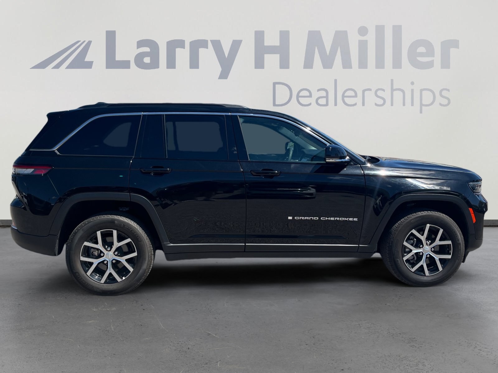 Certified 2024 Jeep Grand Cherokee Limited RWD image 6