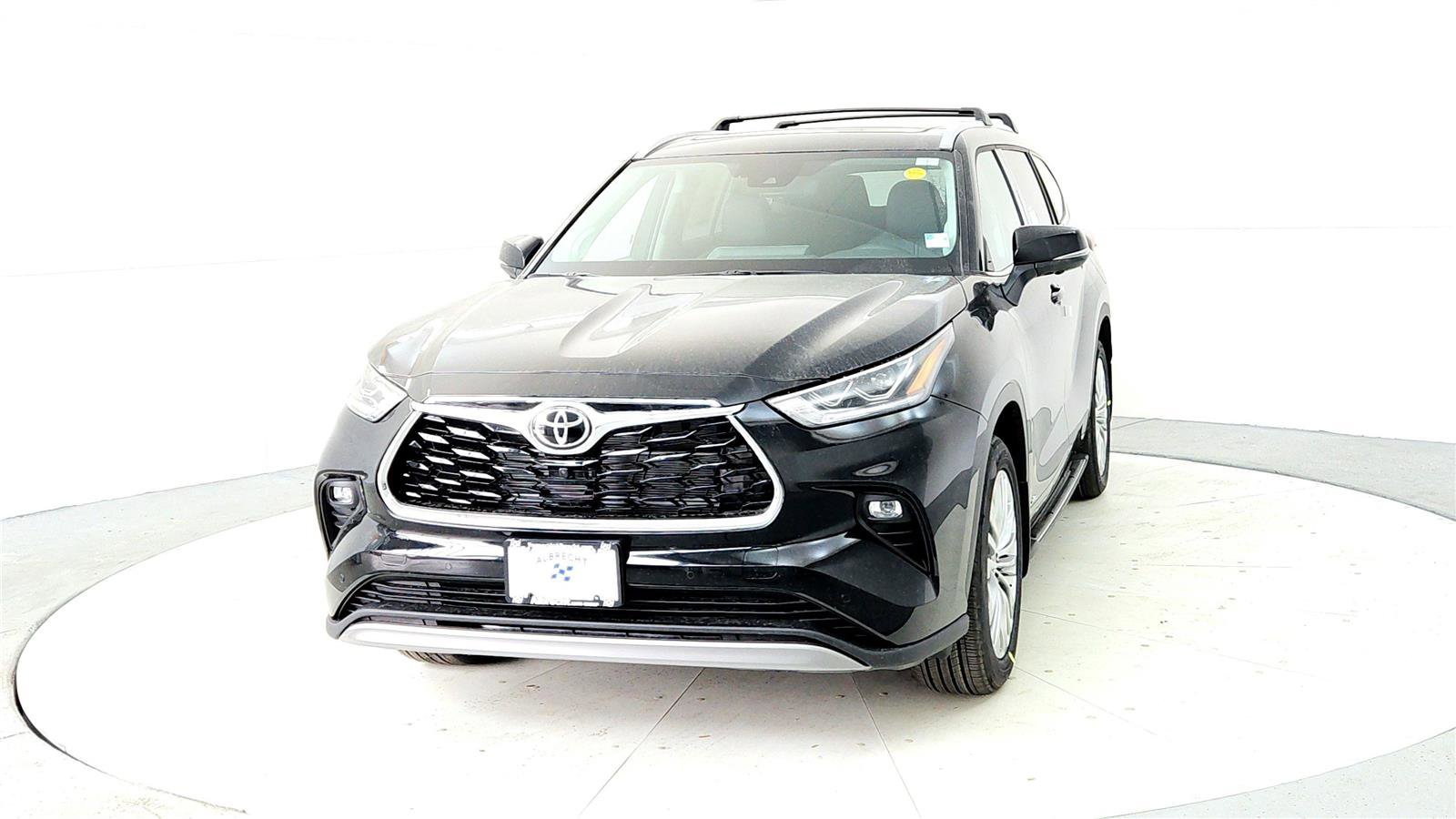 New 2026 Toyota Highlander Platinum image 2