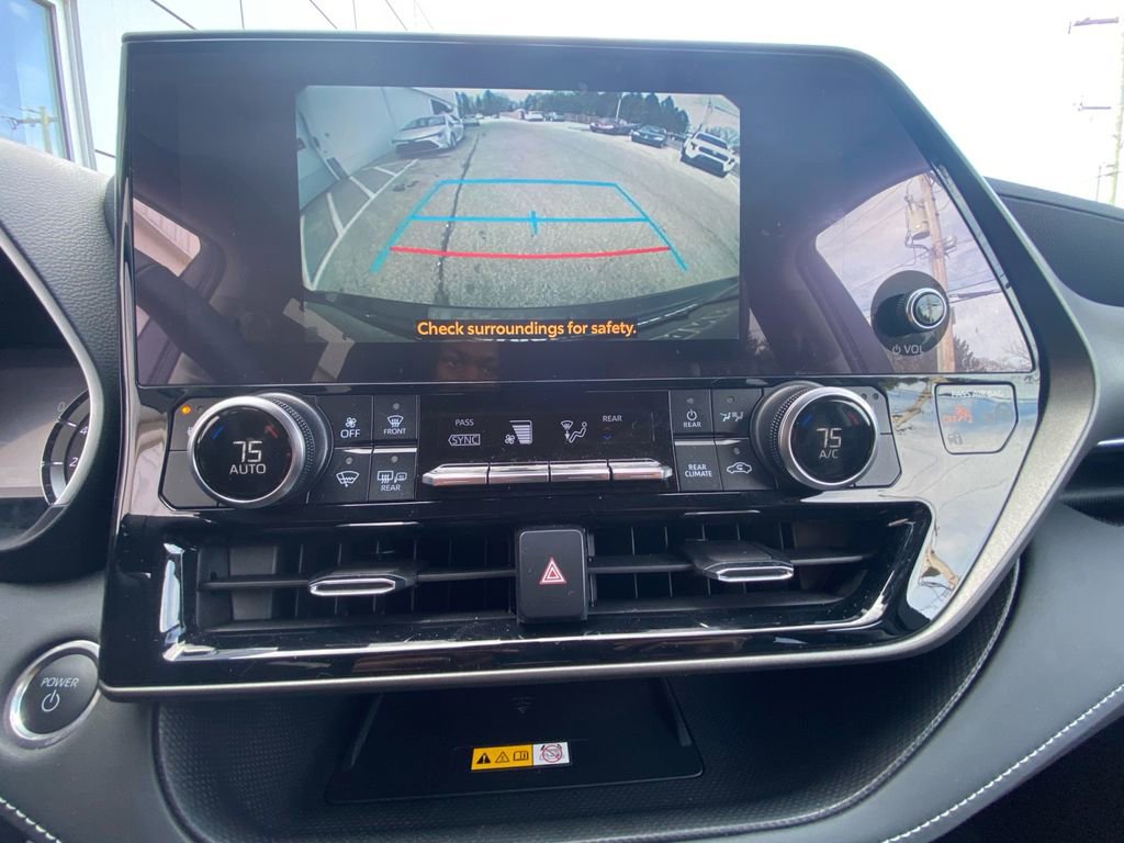 Used 2024 Toyota Highlander XLE image 21