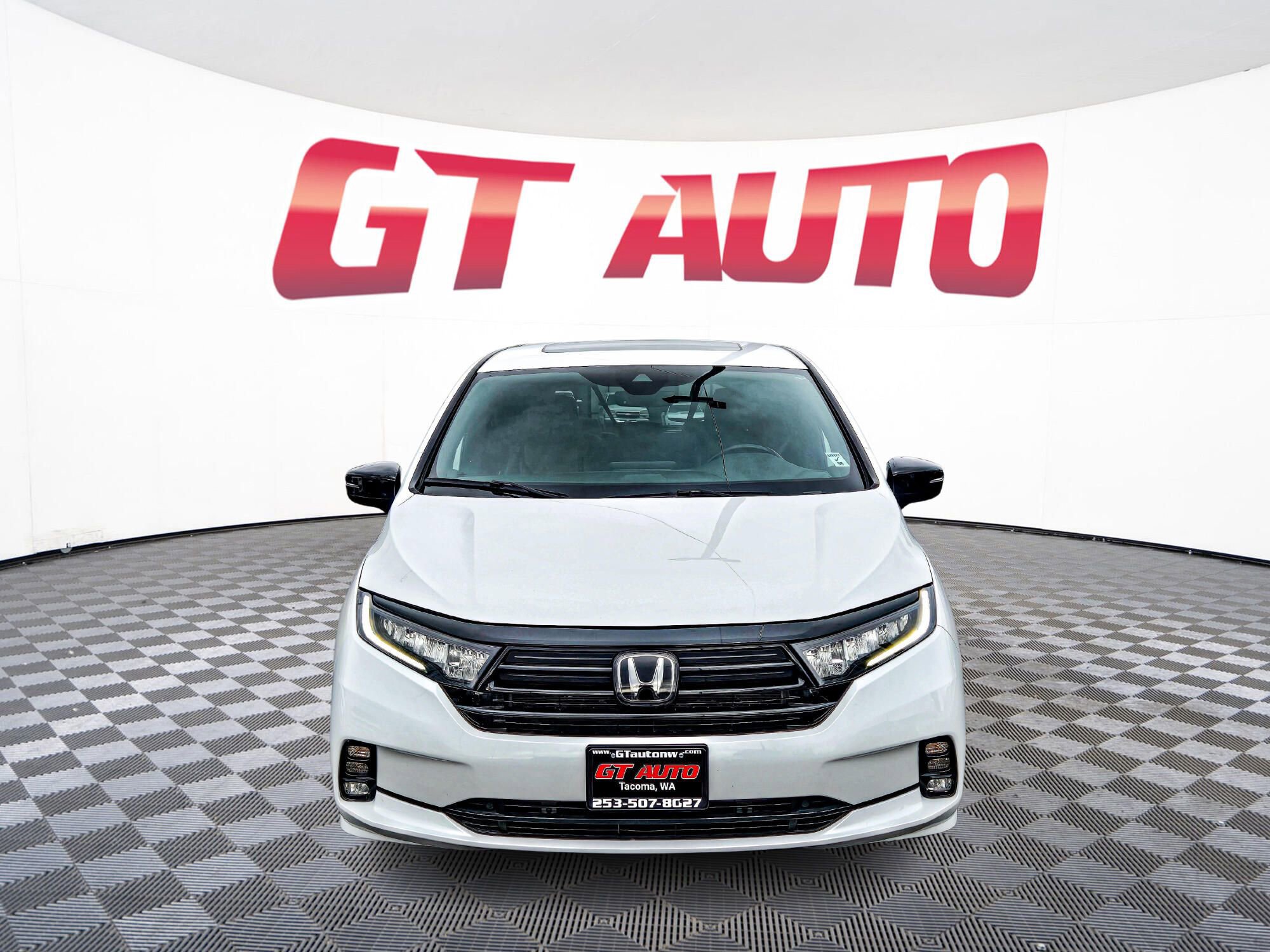 Used 2023 Honda Odyssey Sport image 2