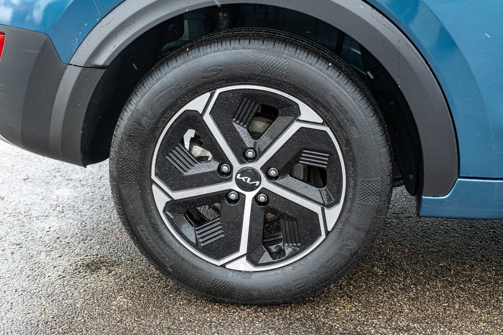 Used 2025 Kia Niro EX w/ EX Cold Weather Package image 9