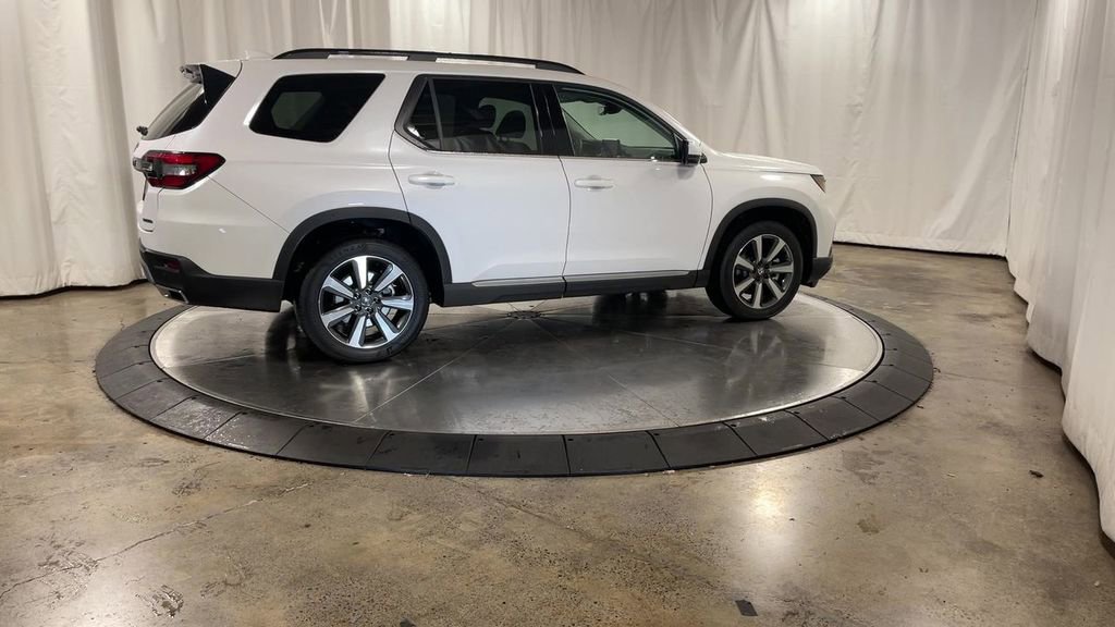 Used 2023 Honda Pilot Touring image 10