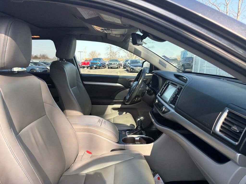 Used 2017 Toyota Highlander XLE image 35