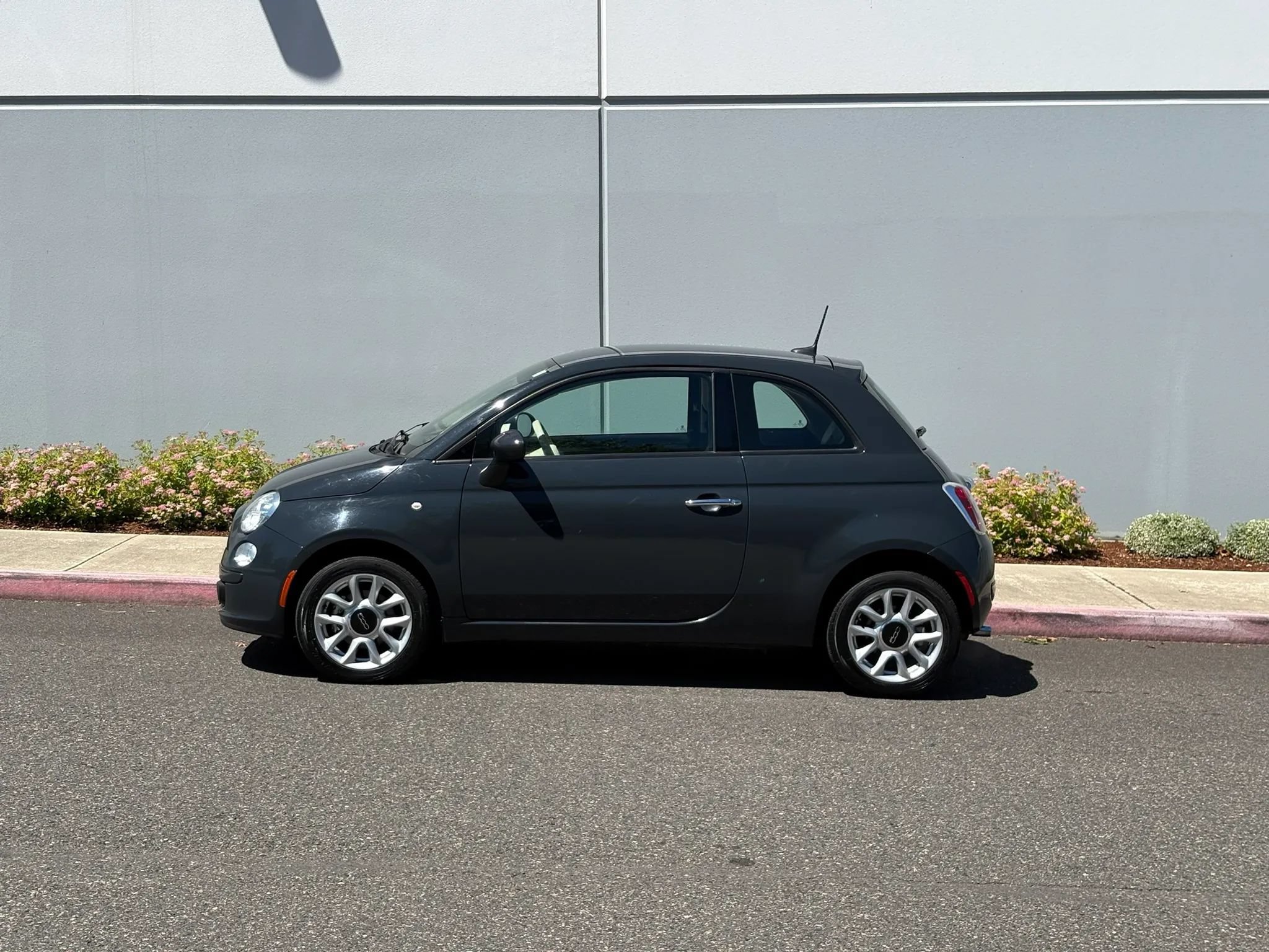 Used 2017 FIAT 500 Pop FWD image 3