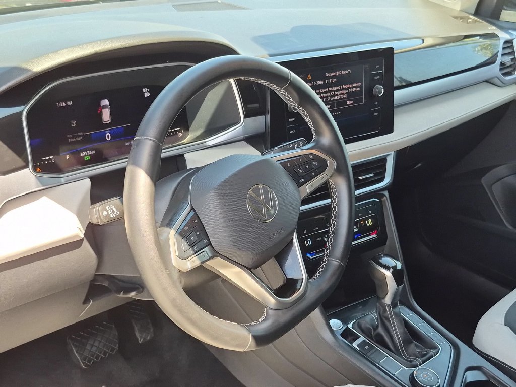 Used 2025 Volkswagen Taos SE AWD/4WD image 15
