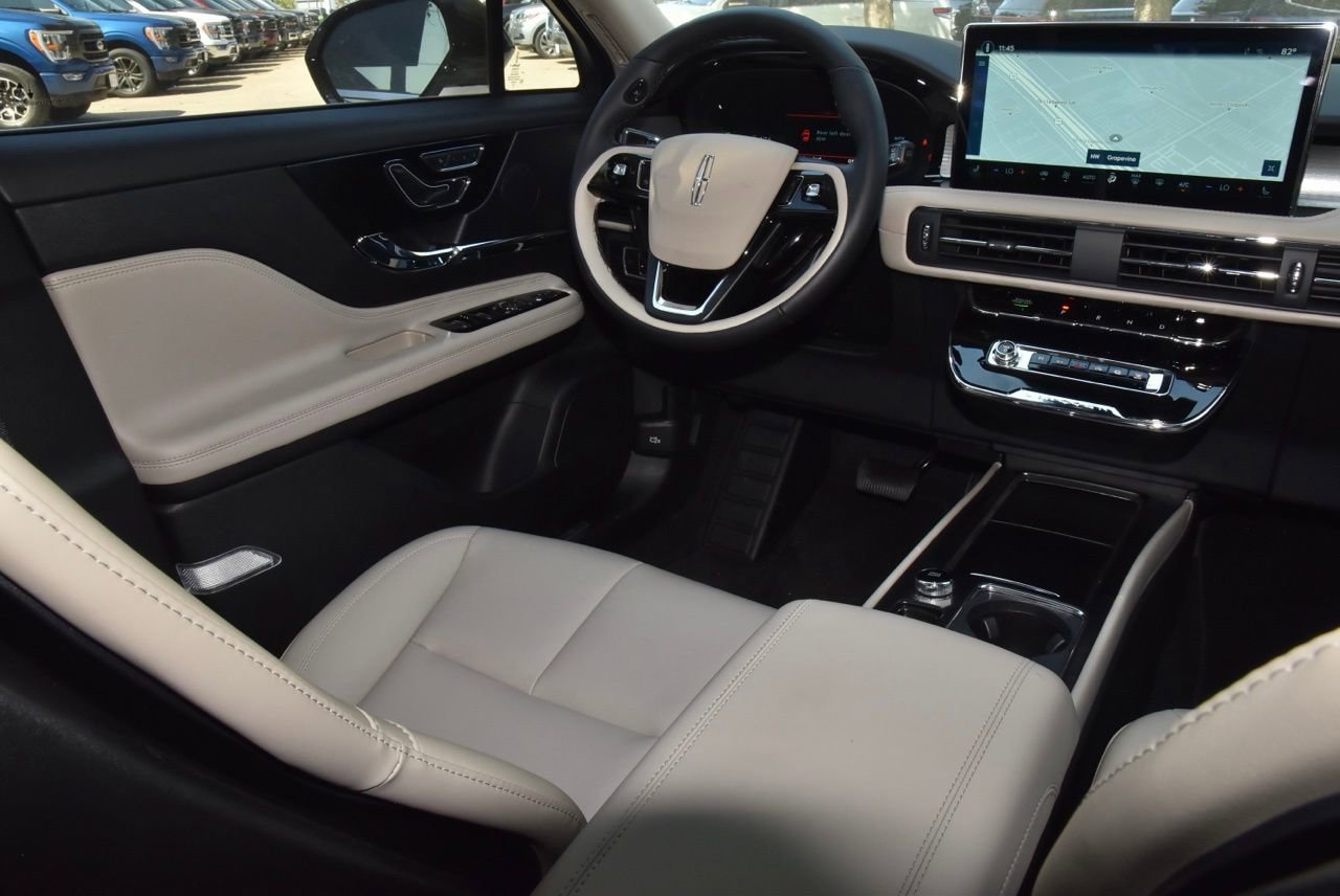 New 2026 Lincoln Corsair Premiere FWD image 15