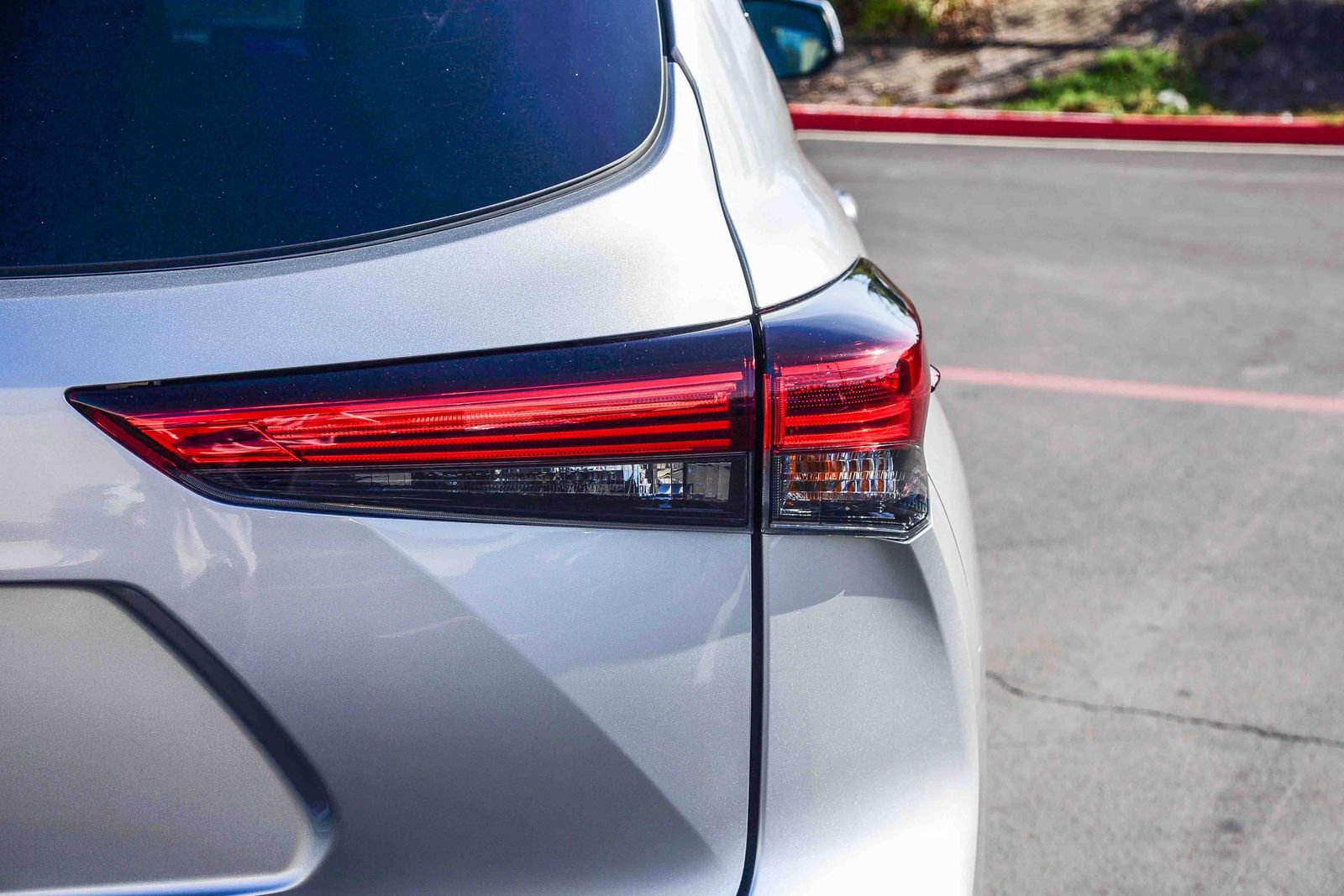 Certified 2023 Toyota Highlander LE image 8