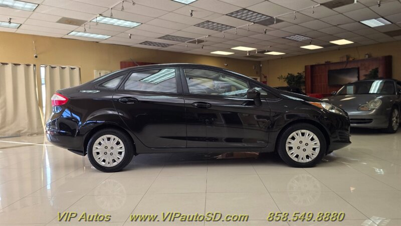 Used 2018 Ford Focus SE FWD image 5