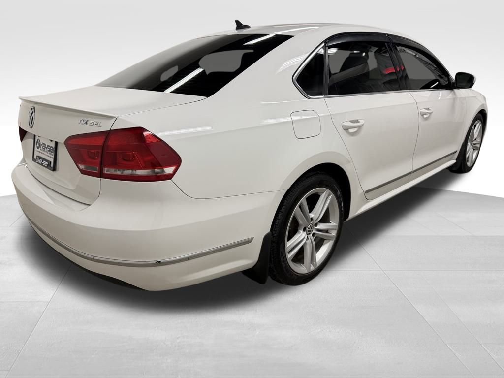 Used 2015 Volkswagen Passat TDI SEL Premium image 23