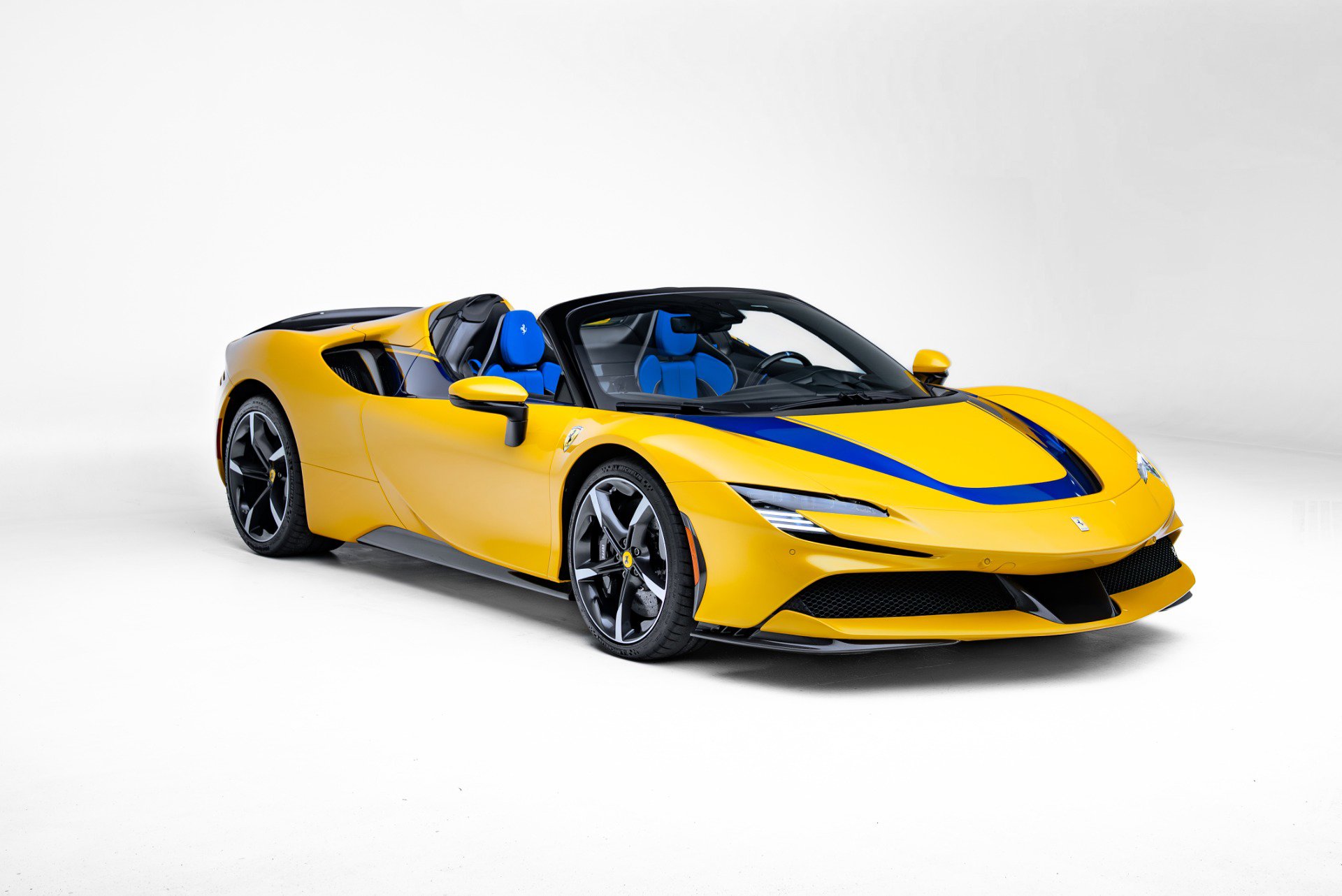 Used 2023 Ferrari SF90 Spider AWD/4WD image 8