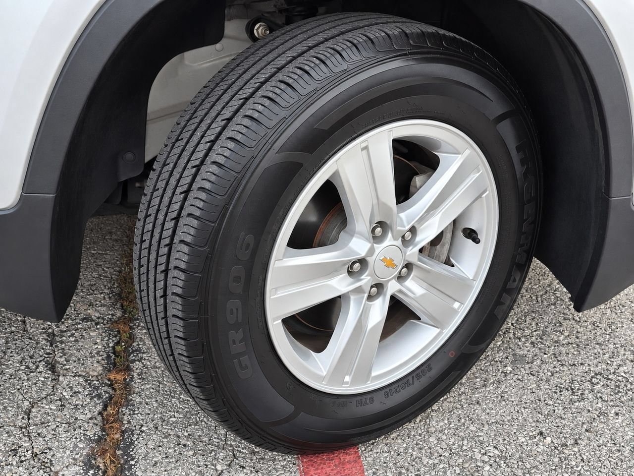 Certified 2020 Chevrolet Trax LT w/ LT Convenience Package AWD/4WD image 9