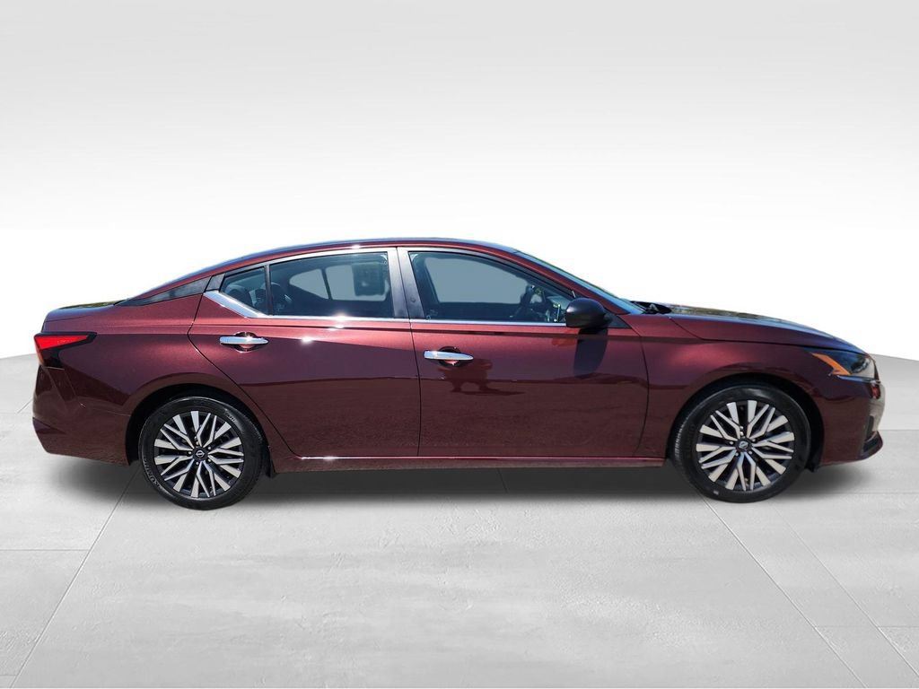 Used 2025 Nissan Altima 2.5 SV FWD image 8