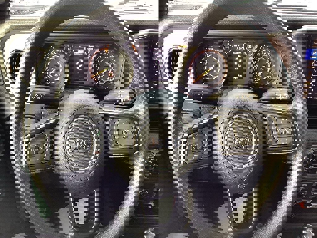 Used 2025 Jeep Gladiator Sport image 15