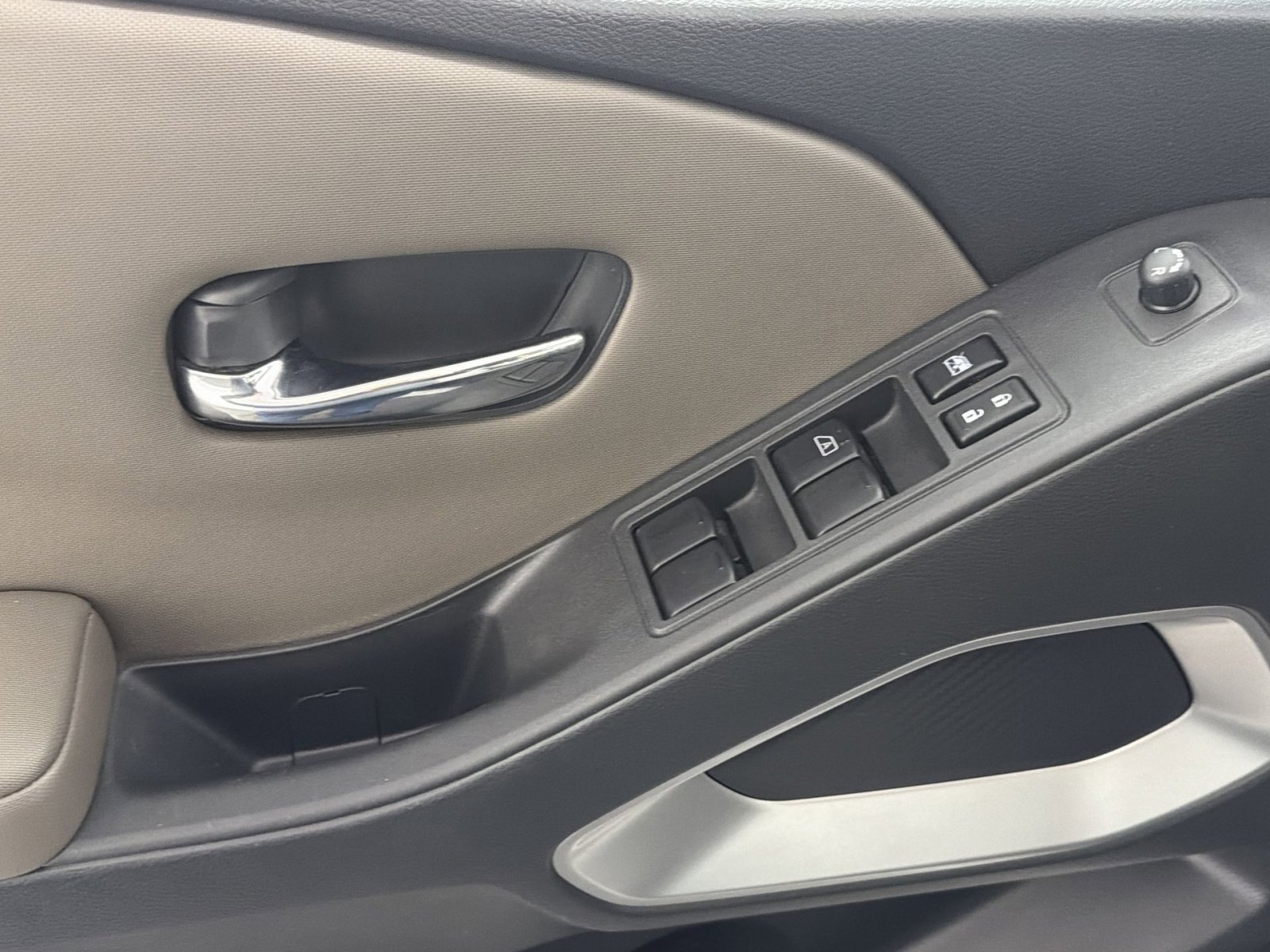 Used 2024 Nissan Frontier SV w/ SV Convenience Package image 15