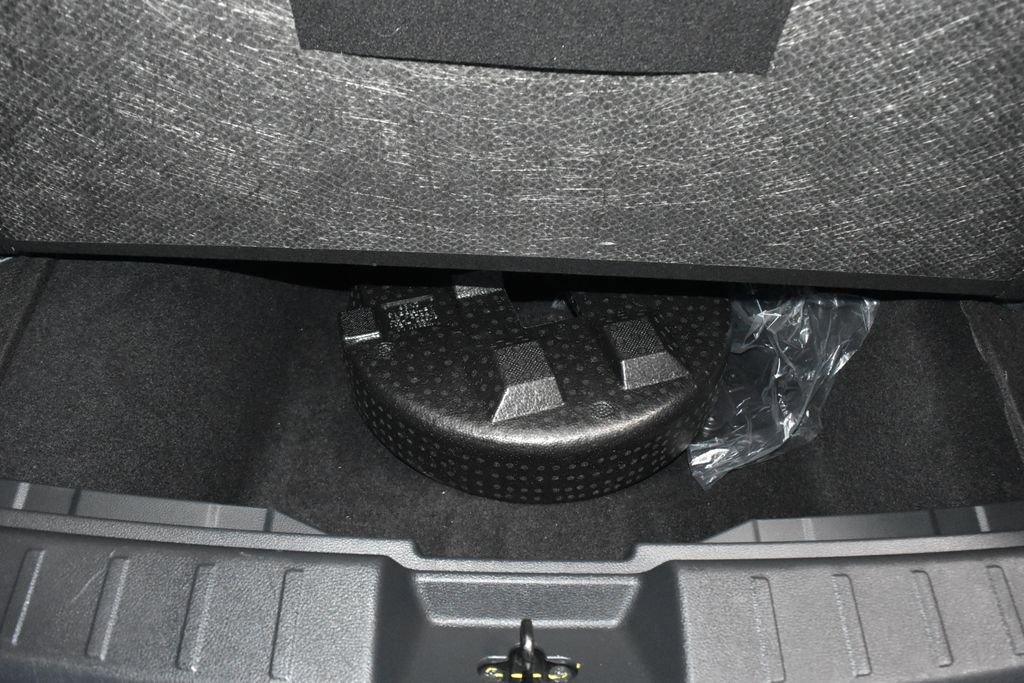 Certified 2025 Nissan Kicks SV FWD image 27