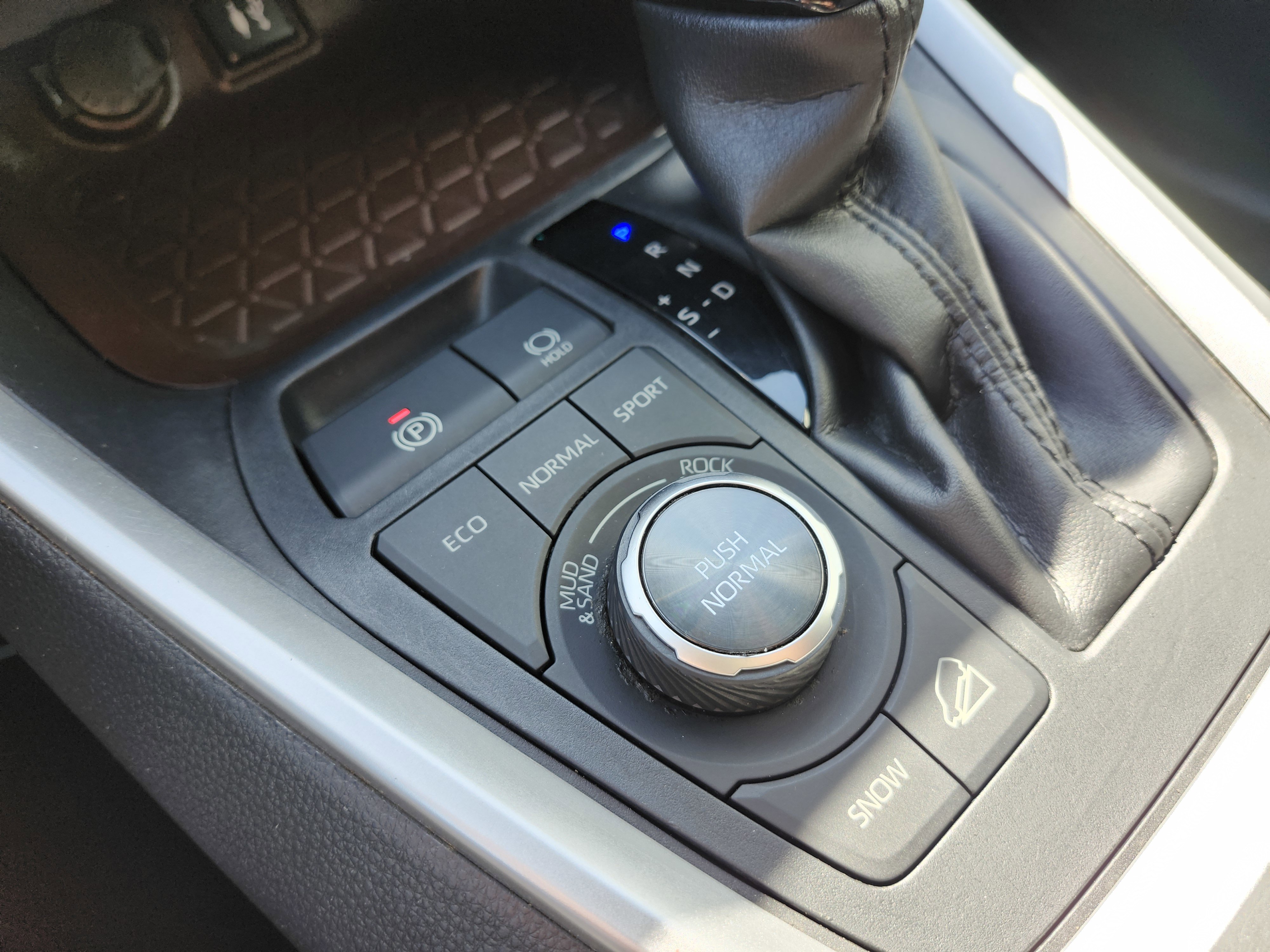 Used 2019 Toyota RAV4 Limited w/ Cold Weather Package AWD/4WD image 11