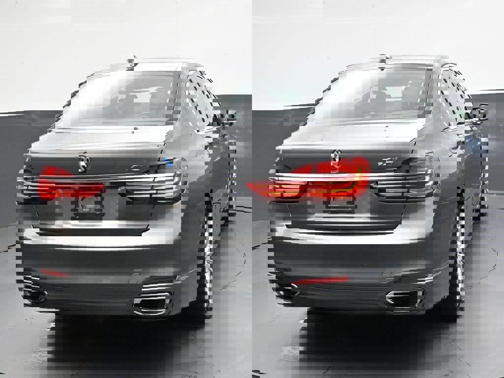 Used 2016 BMW 740i RWD image 4