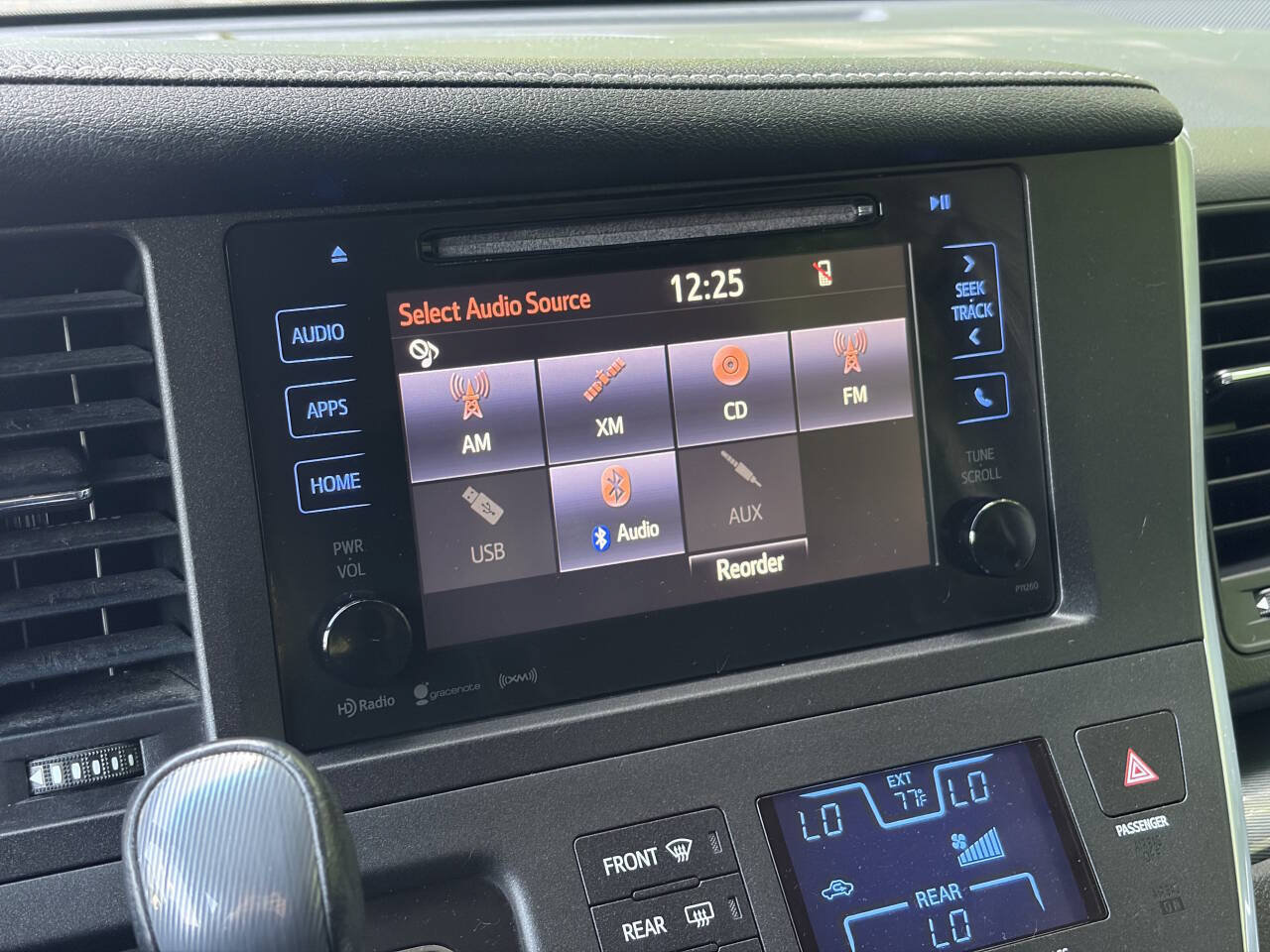 Used 2017 Toyota Sienna SE Premium FWD image 39