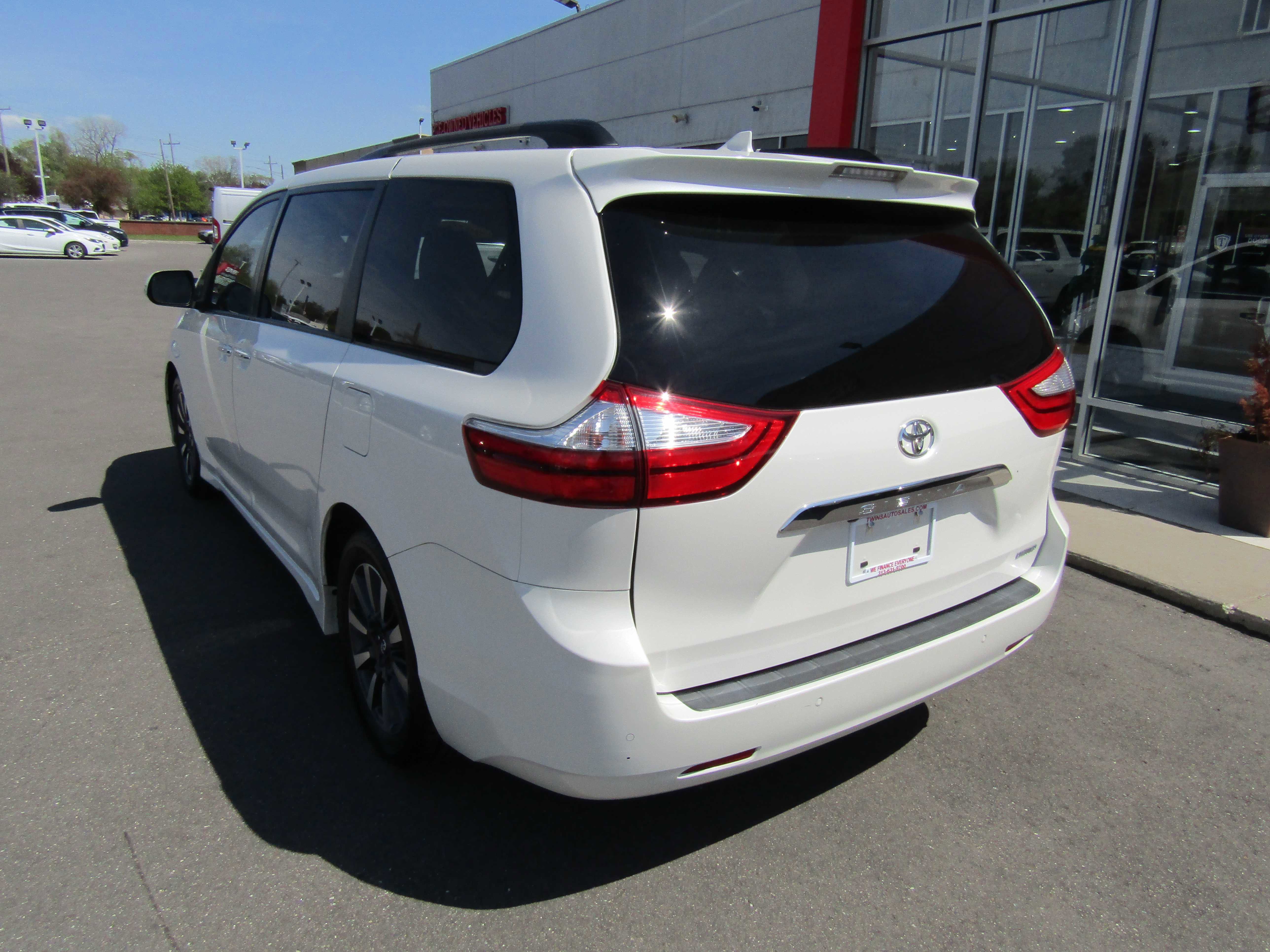 Used 2019 Toyota Sienna Limited FWD image 7