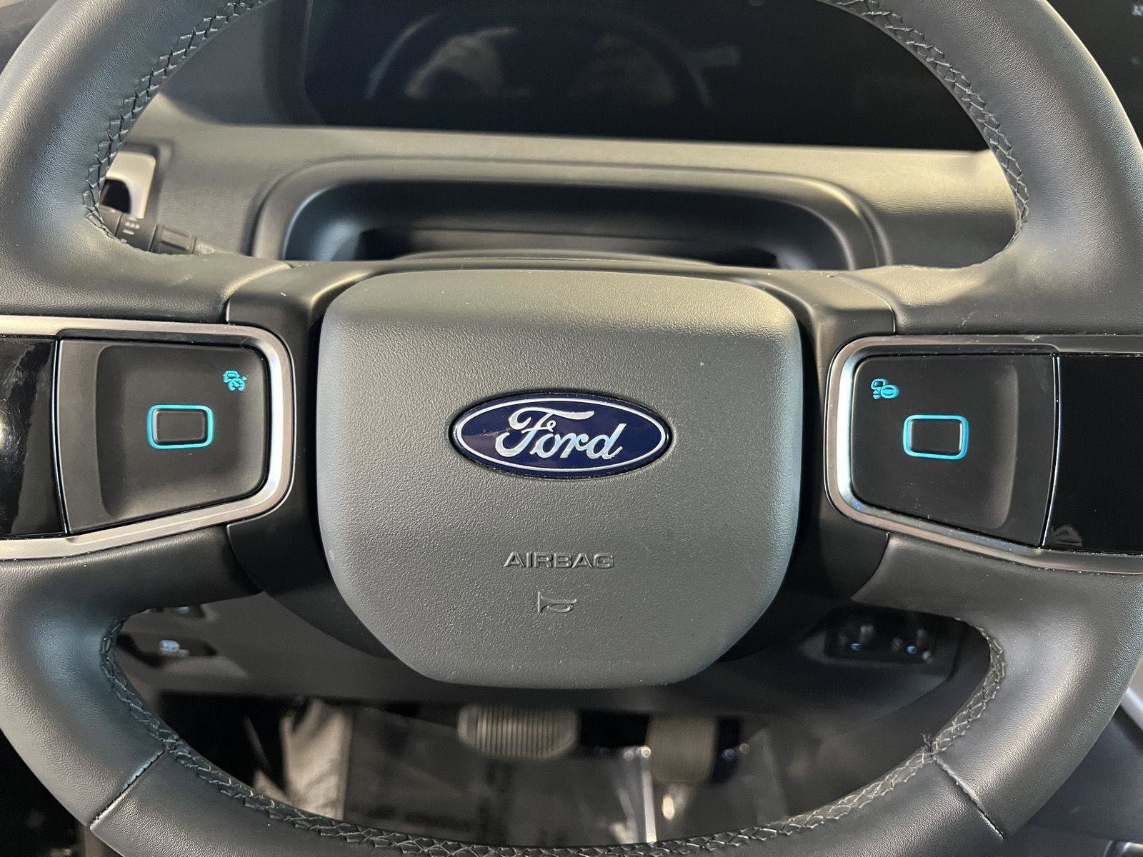 Used 2025 Ford Expedition Active image 13