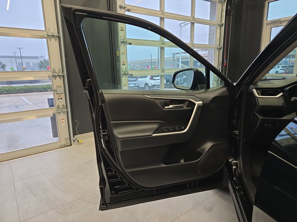 Used 2025 Toyota RAV4 XLE image 13