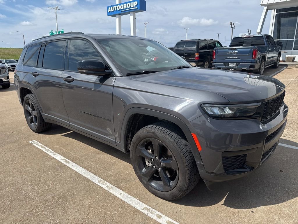 Used 2023 Jeep Grand Cherokee L Laredo image 3