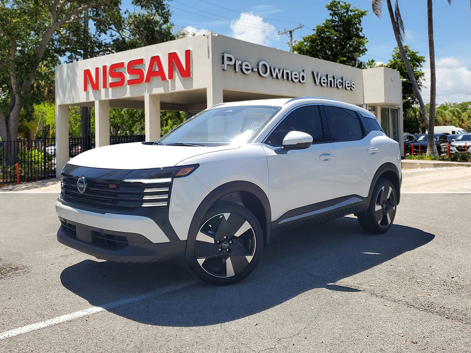 Certified 2025 Nissan Kicks SR image 1