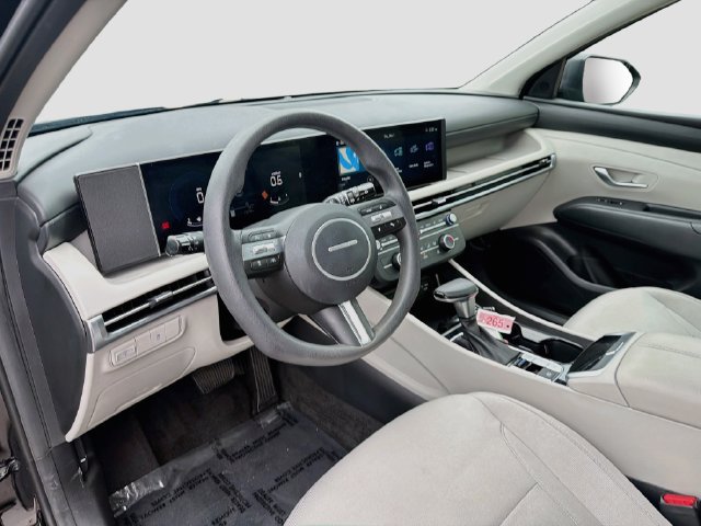 Used 2025 Hyundai Tucson SE FWD image 9