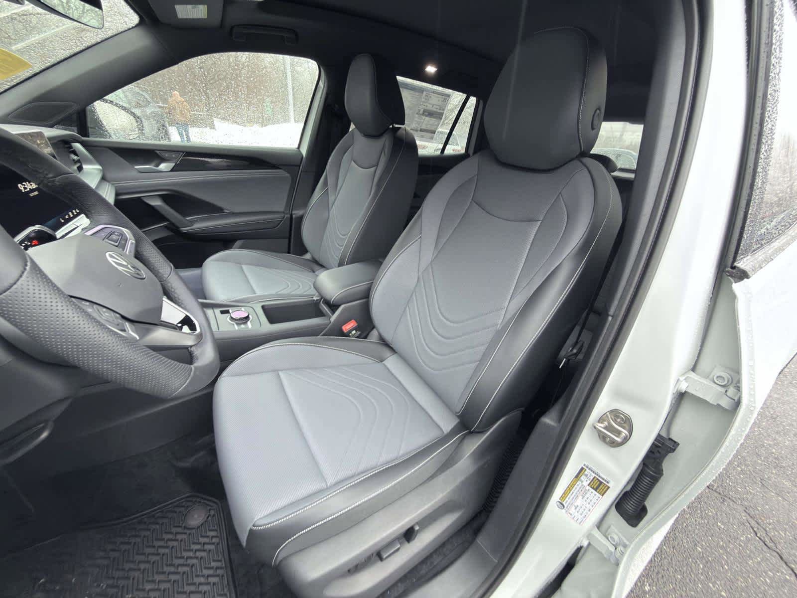New 2026 Volkswagen Tiguan SE R-Line AWD/4WD image 18