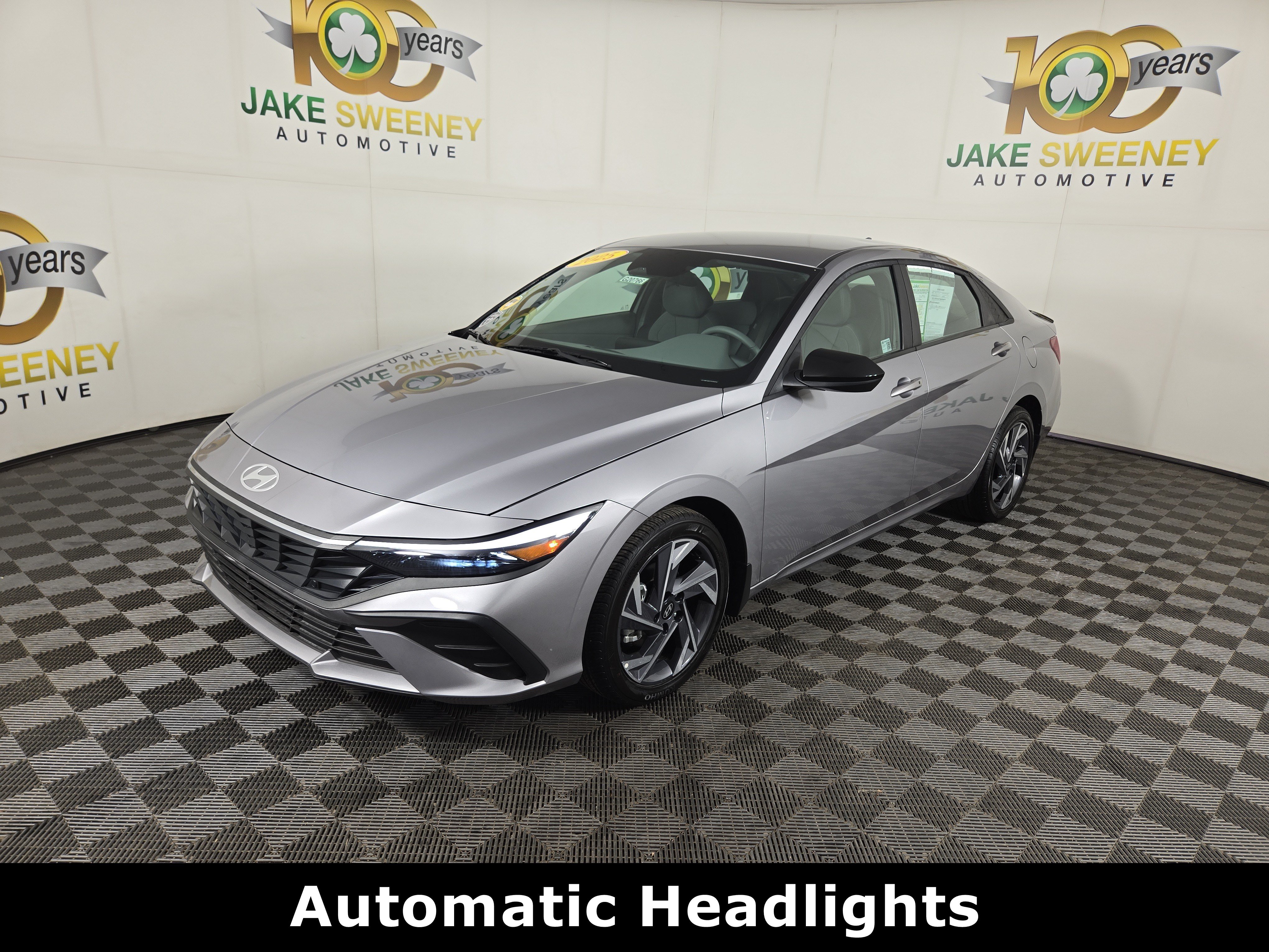 Used 2025 Hyundai Elantra Sport FWD image 3