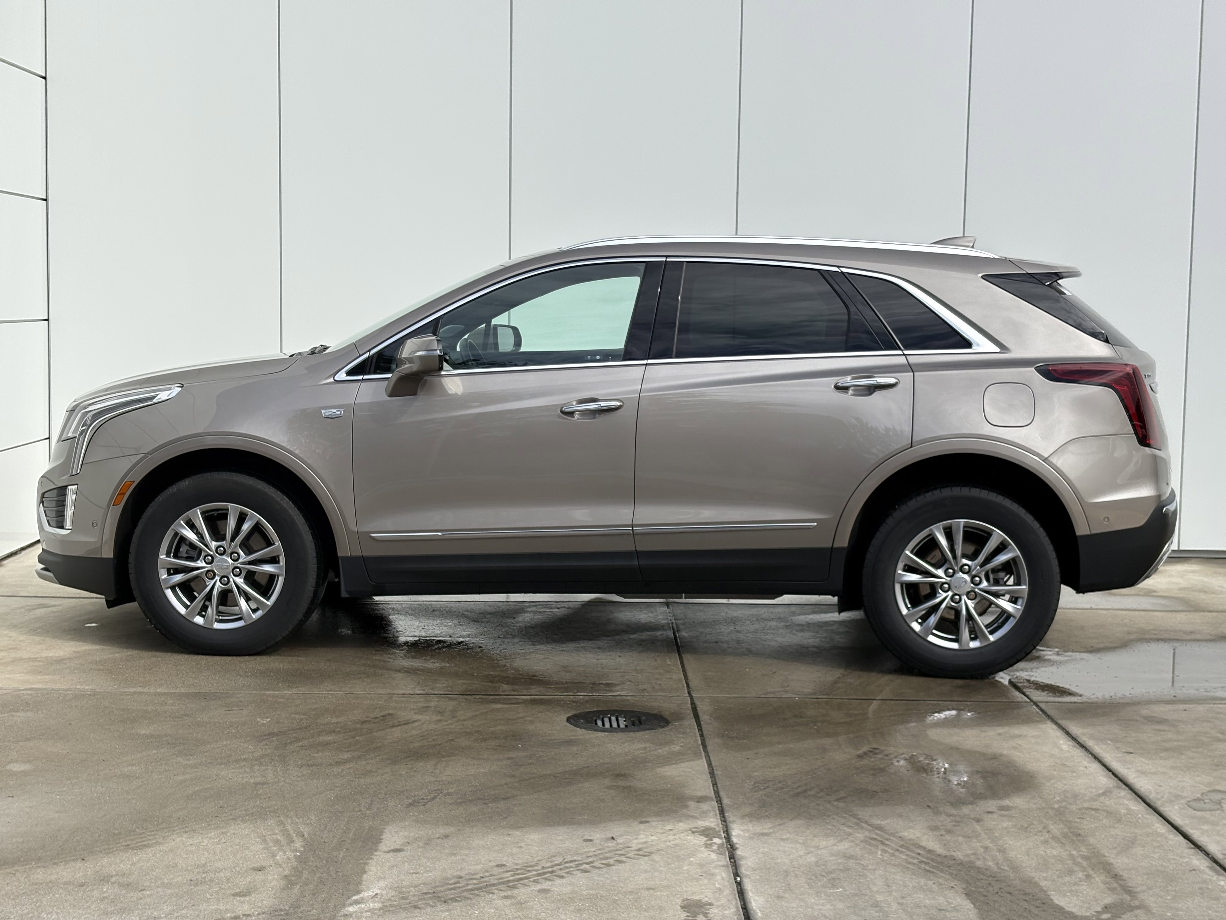 Certified 2023 Cadillac XT5 Premium Luxury w/ Technology Package image 4