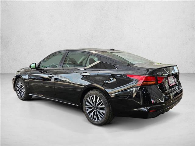 Used 2025 Nissan Altima 2.5 SV FWD image 8