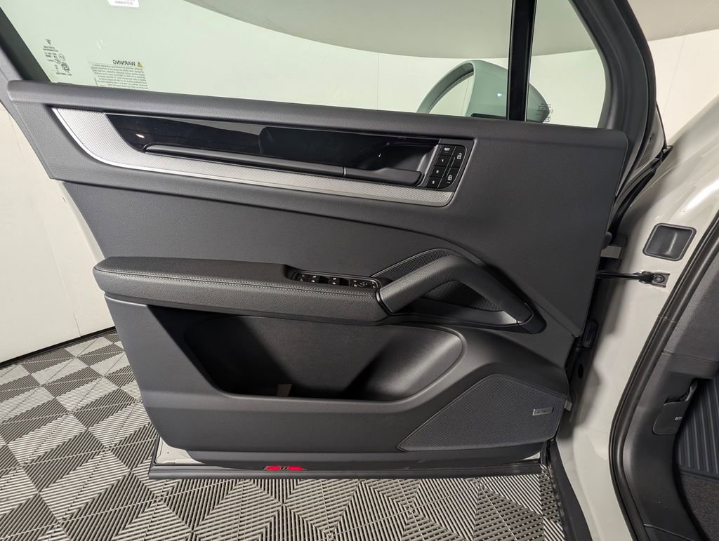 New 2026 Porsche Cayenne image 25