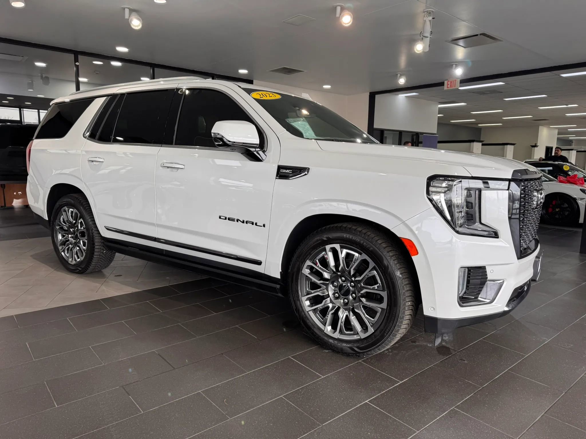 Used 2023 GMC Yukon Denali Ultimate AWD/4WD image 6