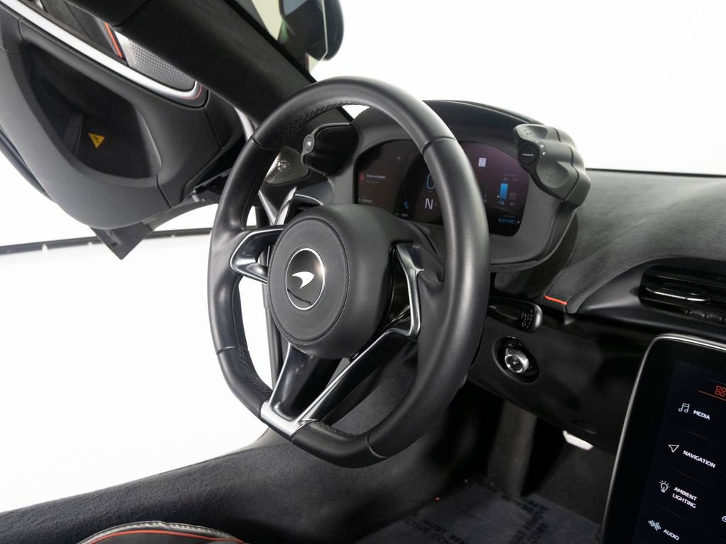 Used 2023 McLaren Artura RWD image 27