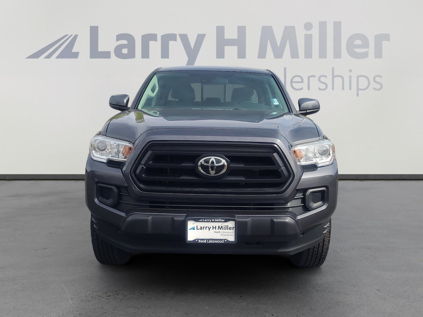 Used 2020 Toyota Tacoma SR image 8