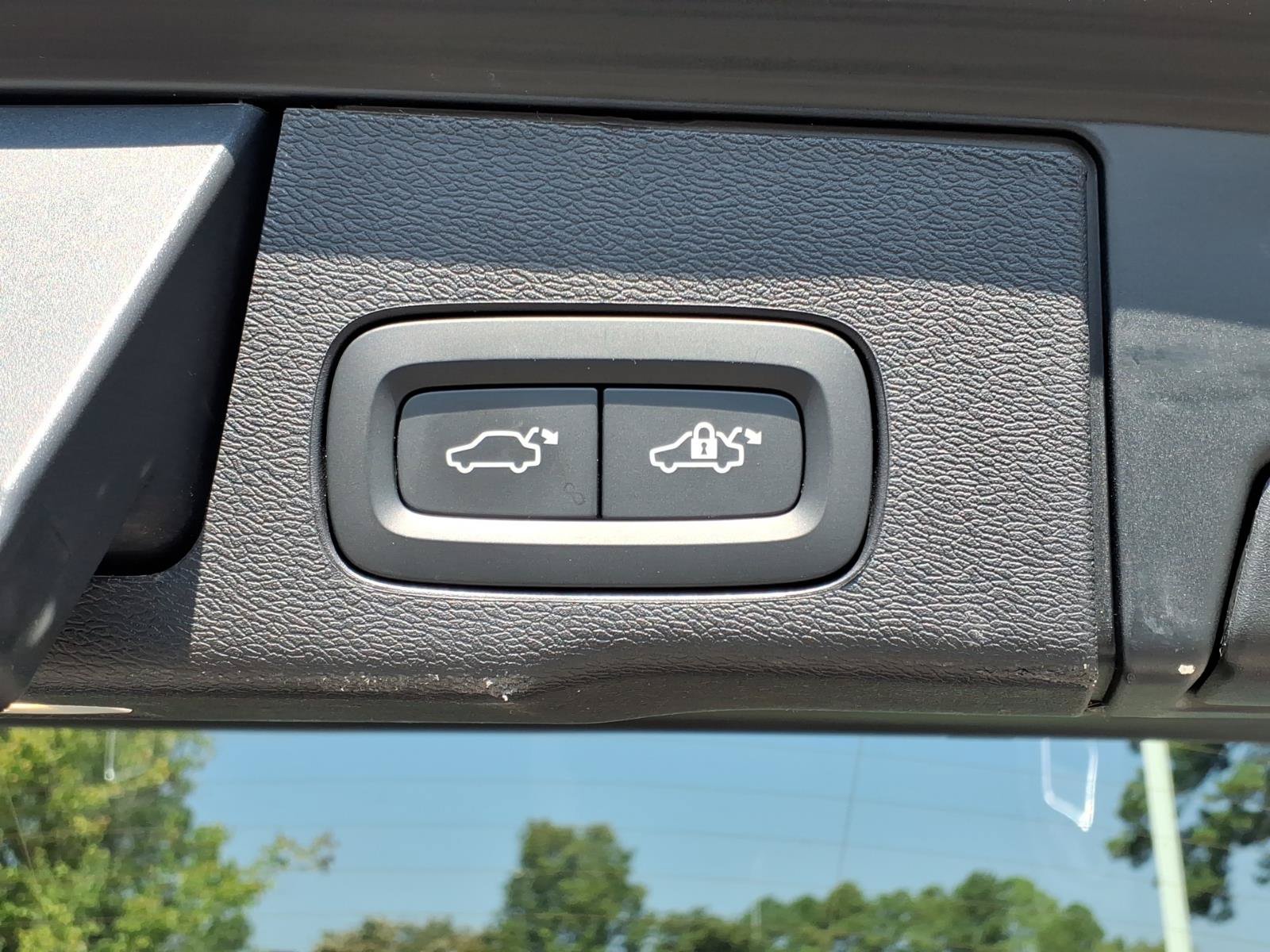 Used 2025 Volvo XC60 B5 Ultra AWD/4WD image 26