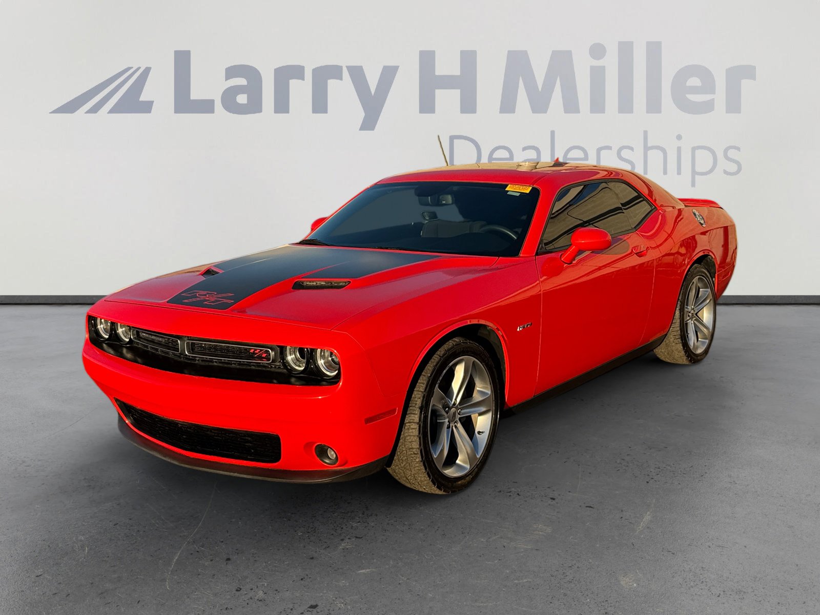 Used 2018 Dodge Challenger R/T w/ Driver Convenience Group image 1