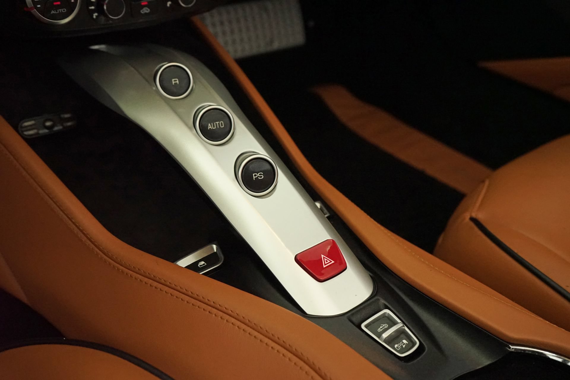 Used 2016 Ferrari California T RWD image 16