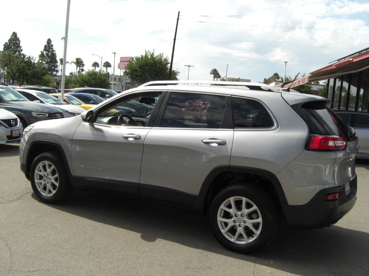 Used 2015 Jeep Cherokee Latitude FWD image 11