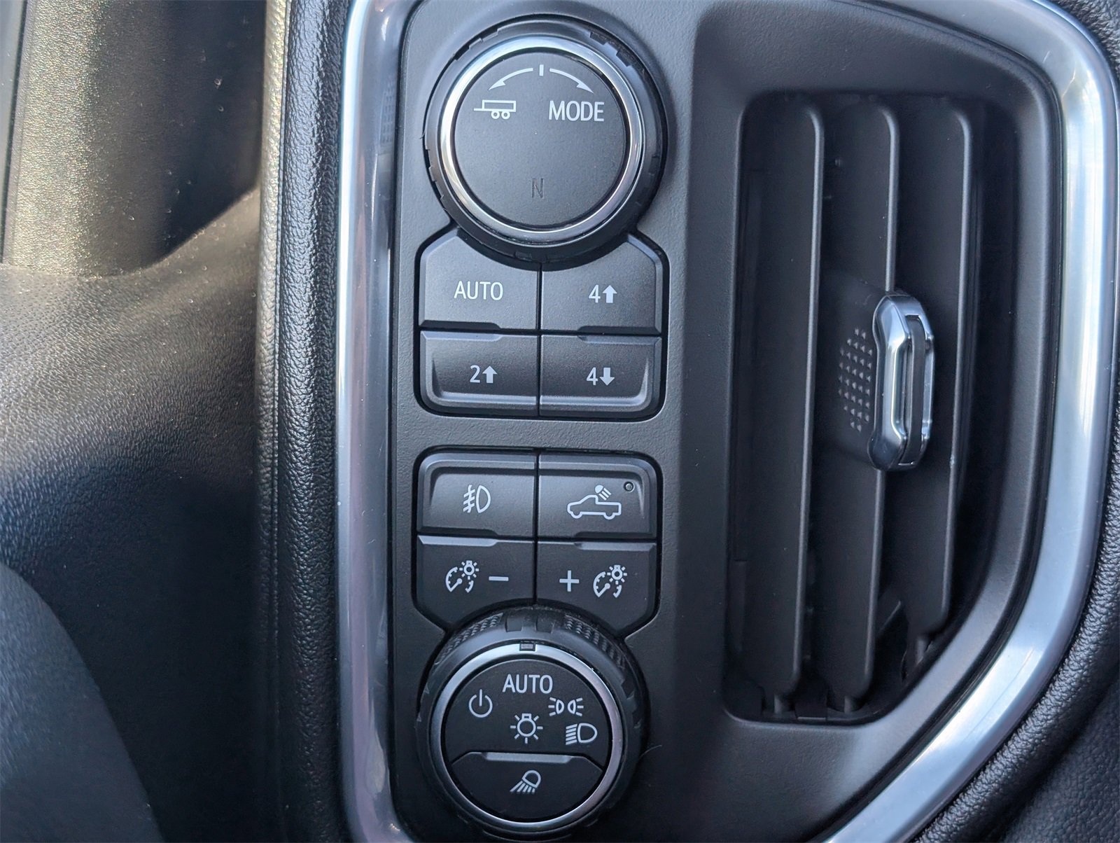 Certified 2023 Chevrolet Silverado 2500 High Country w/ Safety Package II image 8