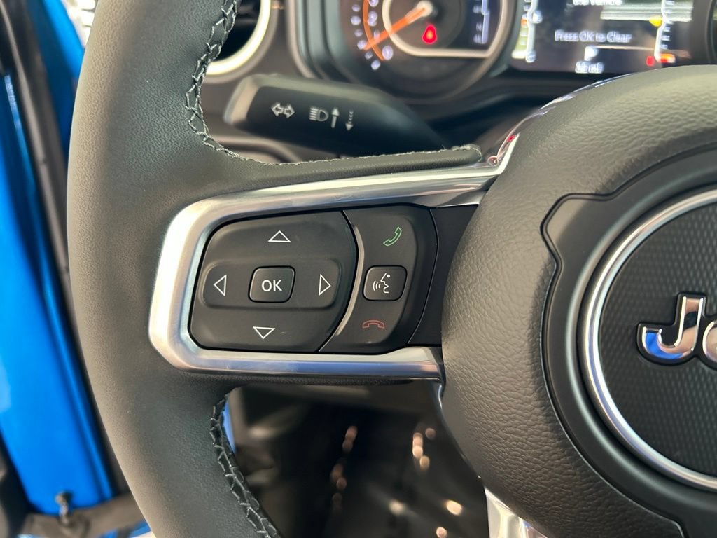 Used 2025 Jeep Wrangler Unlimited Sahara AWD/4WD image 47