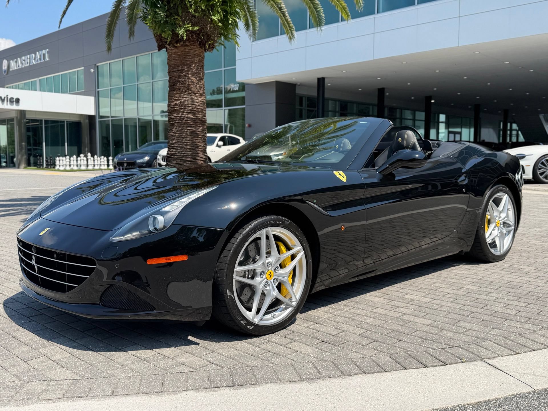 Used 2016 Ferrari California T RWD image 25