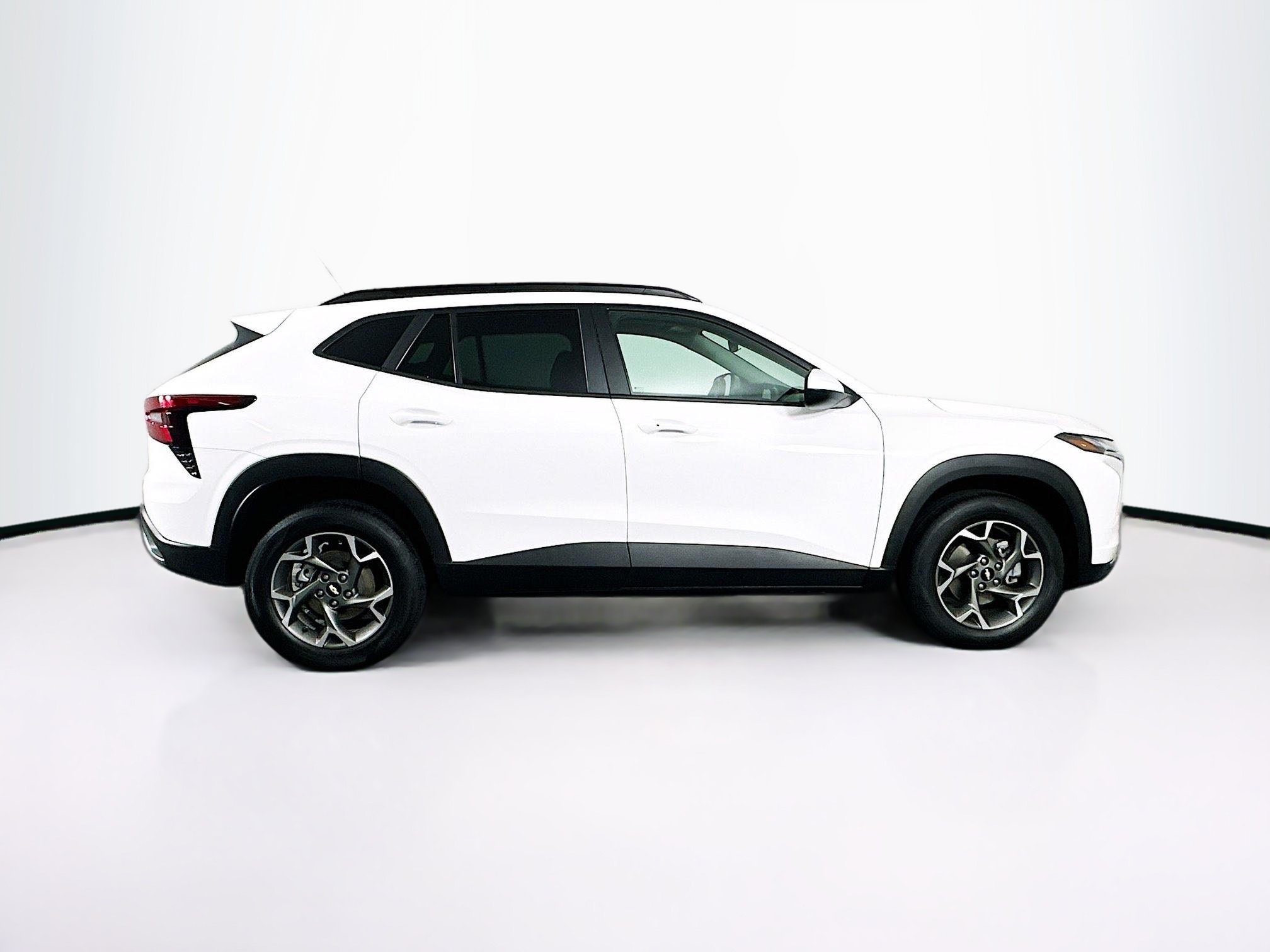 Used 2025 Chevrolet Trax LT w/ LT Convenience Package FWD image 10