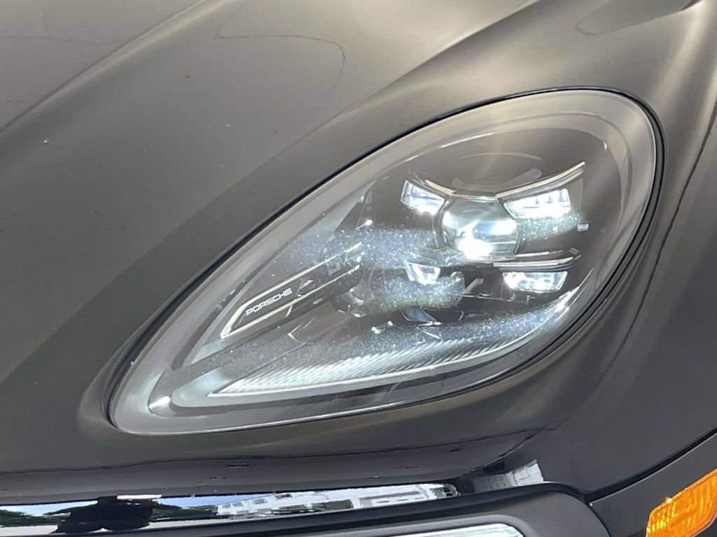 Certified 2023 Porsche Macan AWD/4WD image 15