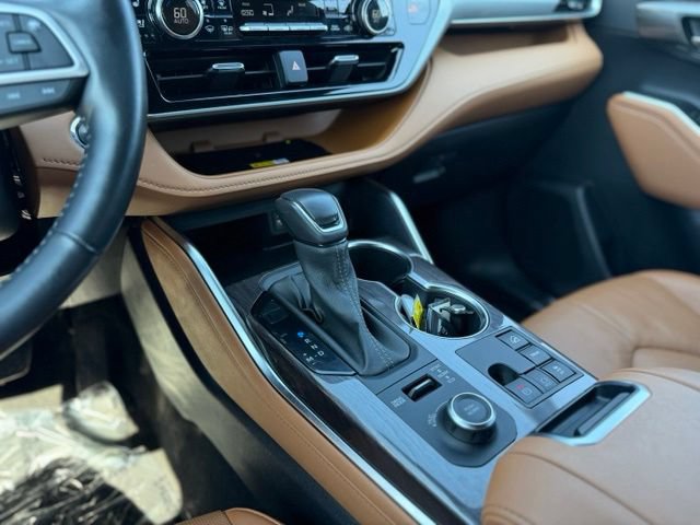 Used 2023 Toyota Highlander Platinum AWD/4WD image 26