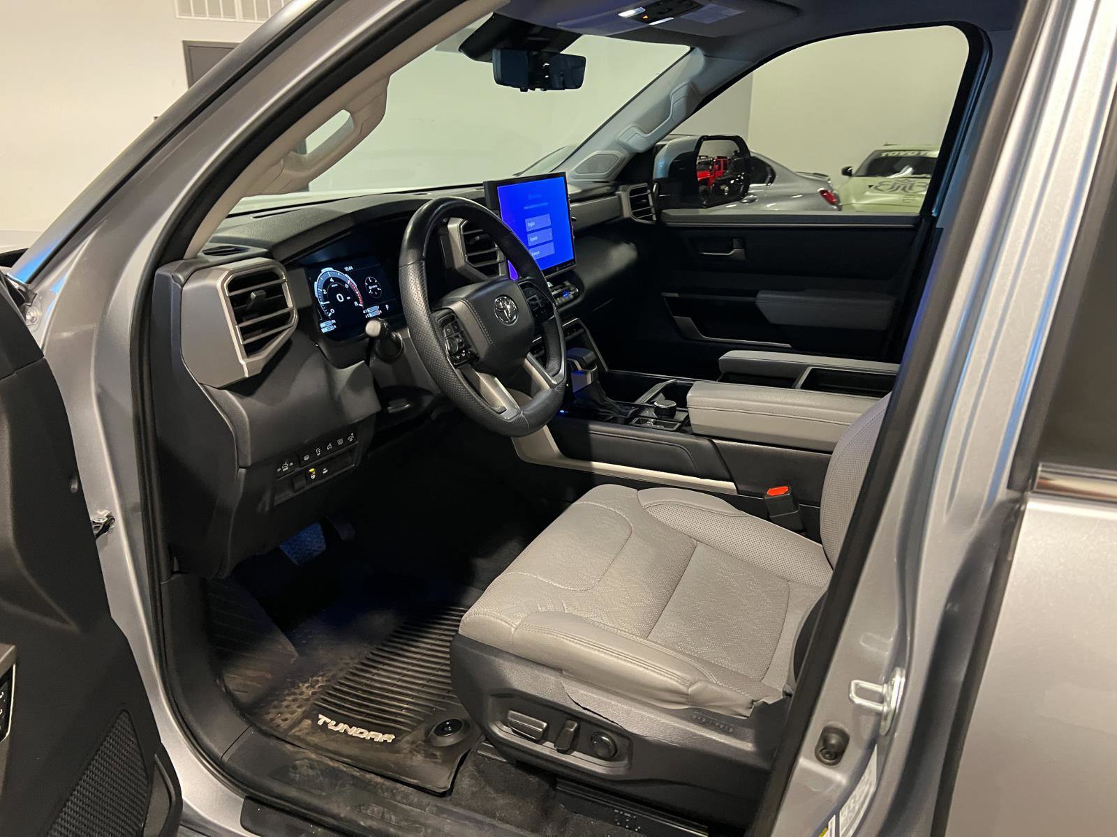 Used 2024 Toyota Tundra Limited AWD/4WD image 10