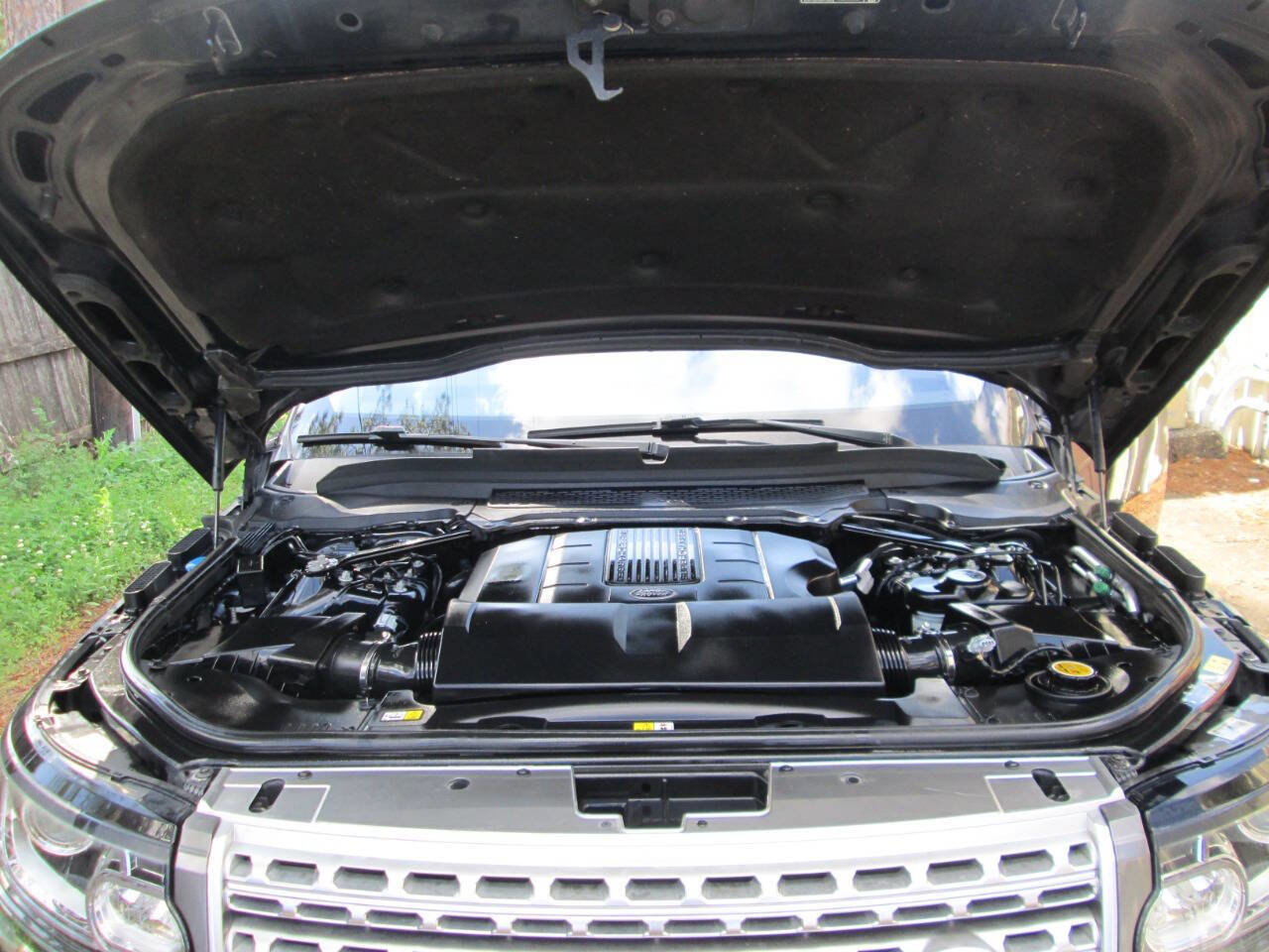 Used 2017 Land Rover Range Rover Supercharged image 32