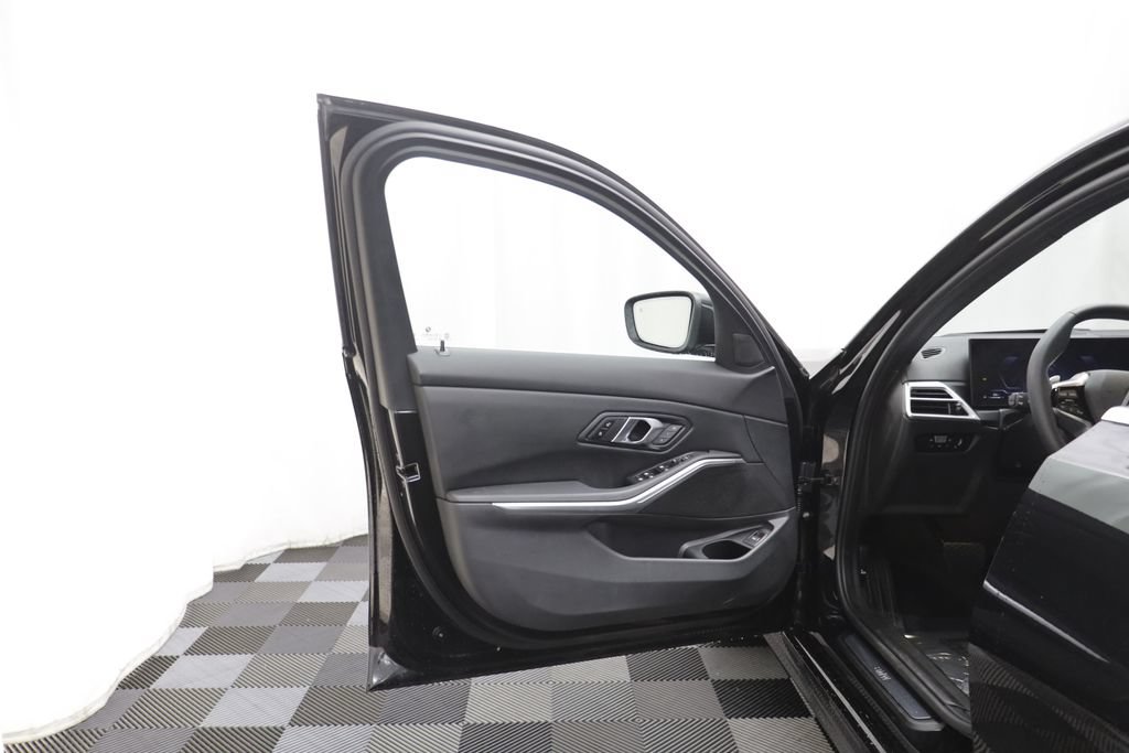 Used 2026 BMW 330i xDrive Sedan AWD/4WD image 4
