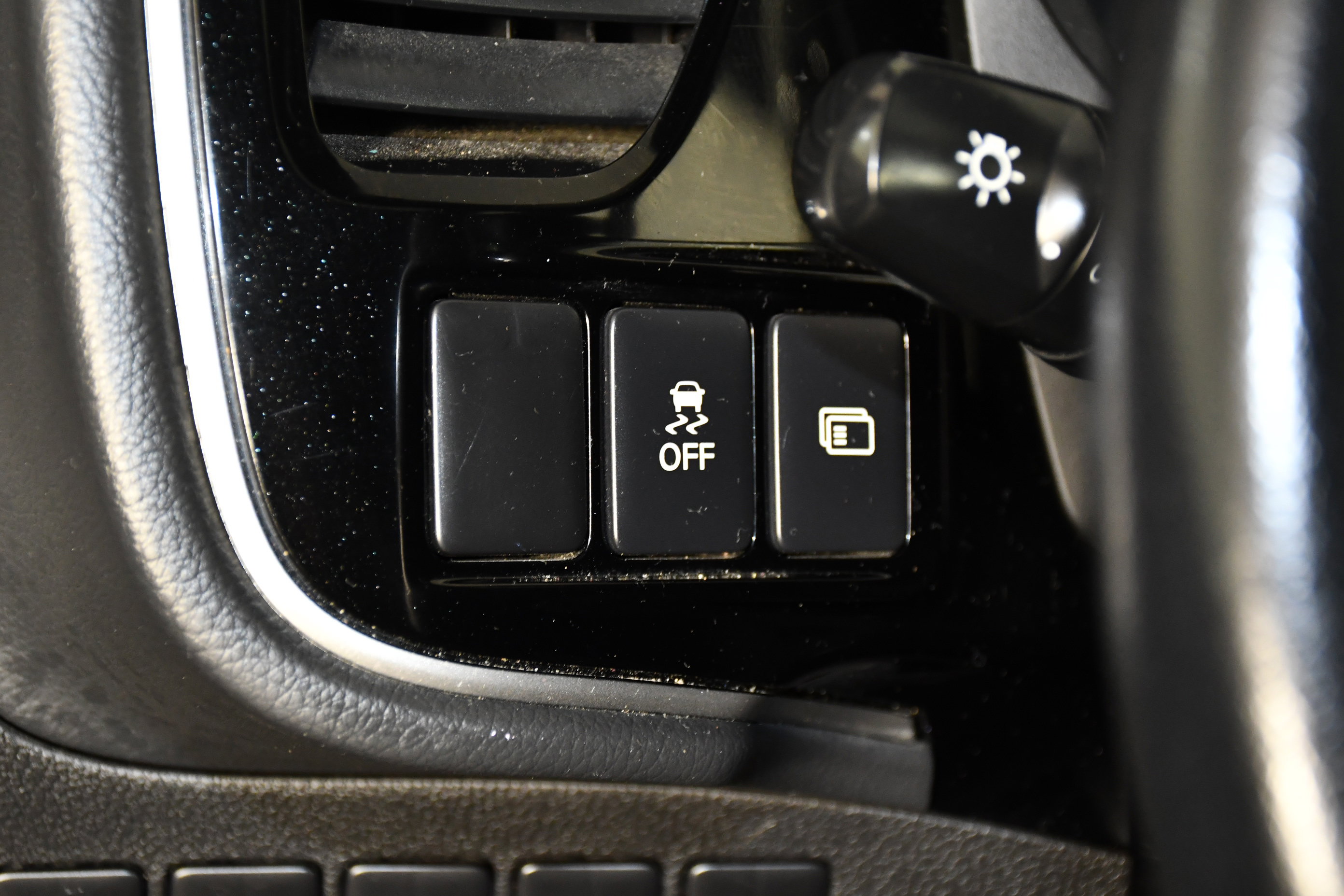 Used 2018 Mitsubishi Outlander LE AWD/4WD image 35